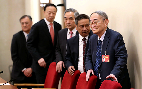CPPCC National Committee members Li Yining (from right), Chen Xiwen, Yang Kaisheng, Chang Zhenming and Qian Yingyi attend a news conference on Monday.(Photo by Zou Hong/China Daily) CPPCC National Committee members Li Yining (from right), Chen Xiwen, Yang Kaisheng, Chang Zhenming and Qian Yingyi attend a news conference on Monday.(Photo by Zou Hong/China Daily)