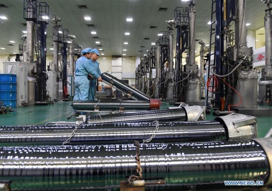 Photo taken on Feb. 24, 2017 shows workers carrying a monocrystalline silicon stick at a factory in Ningjin County, north China's Hebei Province. (Xinhua/Mu Yu) Photo taken on Feb. 24, 2017 shows workers carrying a monocrystalline silicon stick at a factory in Ningjin County, north China's Hebei Province. (Xinhua/Mu Yu)