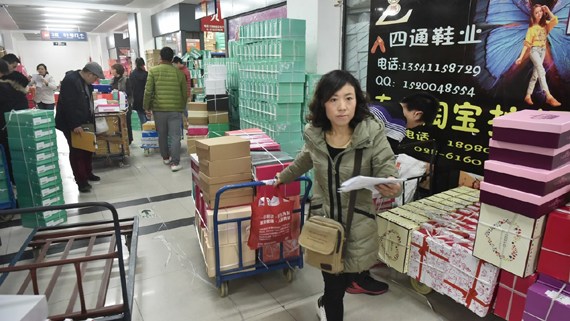 According to Alibaba statistics, there are more woman online retailers than men. They are better rated. And more likely to get loans that further fuel their businesses. (Photo/CGTN) According to Alibaba statistics, there are more woman online retailers than men. They are better rated. And more likely to get loans that further fuel their businesses. (Photo/CGTN)