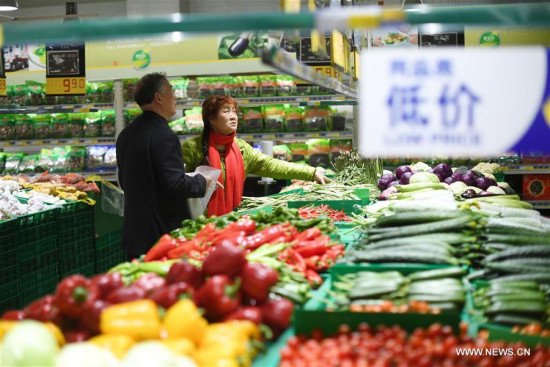 Consumers select vegetables at a supermarket in Wuhan, capital of central China's Hubei Province, March 9, 2017. (Xinhua/Xiong Qi) Consumers select vegetables at a supermarket in Wuhan, capital of central China's Hubei Province, March 9, 2017. (Xinhua/Xiong Qi)