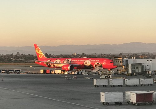 A Hainan flight arrives at an airport in Los Angeles from Chengdu, capital of Southwest China's Sichuan Province. (Photo/Courtesy of Hainan Airlines) A Hainan flight arrives at an airport in Los Angeles from Chengdu, capital of Southwest China's Sichuan Province. (Photo/Courtesy of Hainan Airlines)