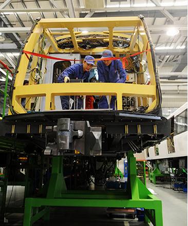 Technicians adjust parts in a metro train in an assembly plant in one of CRRC's subsidiaries-CRRC Zhuzhou Electric Locomotive Co-in Zhuzhou, Hunan province. (Photo/Xinhua) Technicians adjust parts in a metro train in an assembly plant in one of CRRC's subsidiaries-CRRC Zhuzhou Electric Locomotive Co-in Zhuzhou, Hunan province. (Photo/Xinhua)