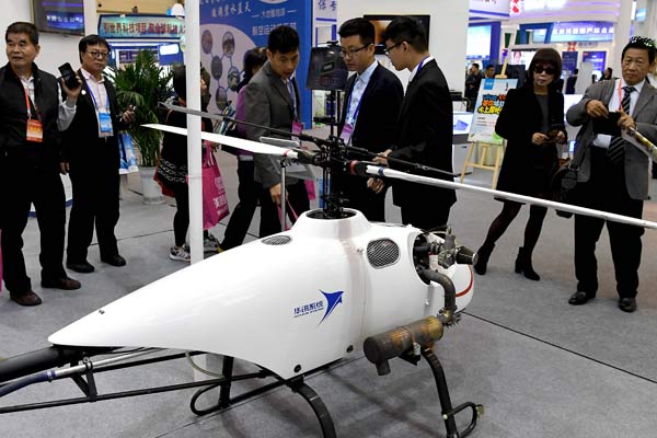Visitors look at a drone displayed at a high-tech expo held recently in Zhengzhou, Henan province. (Photo/Xinhua) Visitors look at a drone displayed at a high-tech expo held recently in Zhengzhou, Henan province. (Photo/Xinhua)