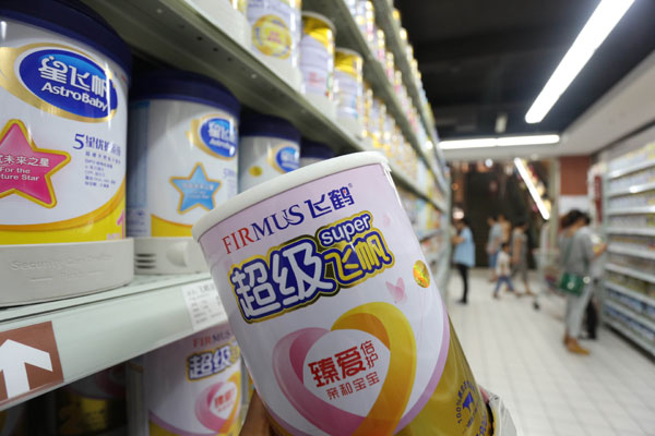 Milk powders in a supermarket in Xuchang, Henan province. Geng Guoqing / for China Daily Milk powders in a supermarket in Xuchang, Henan province. Geng Guoqing / for China Daily