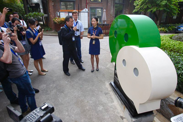 Reporters from Chinese and Russian media outlets visit the headquarters of WeChat in Tianhe district, Guangzhou, Guangdong province, on Oct 28, 2016. (Photo by Zhu Xingxin/chinadaily.com.cn) Reporters from Chinese and Russian media outlets visit the headquarters of WeChat in Tianhe district, Guangzhou, Guangdong province, on Oct 28, 2016. (Photo by Zhu Xingxin/chinadaily.com.cn)