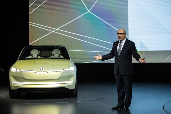 Skoda CEO Bernhard Maier showcases the company's electric car Vision E on April 17. (Photo provided to chinadaily.com.cn) Skoda CEO Bernhard Maier showcases the company's electric car Vision E on April 17. (Photo provided to chinadaily.com.cn)