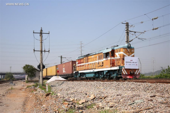 The first London-Yiwu cargo train carrying British products arrives at Yiwu West Station in Yiwu, east China's Zhejiang Province, April 29, 2017. London is the 15th European city on an expanding map of destinations for China's rail cargo. The first Chinese freight train arrived in London in January. (Xinhua/Zhang Cheng) The first London-Yiwu cargo train carrying British products arrives at Yiwu West Station in Yiwu, east China's Zhejiang Province, April 29, 2017. London is the 15th European city on an expanding map of destinations for China's rail cargo. The first Chinese freight train arrived in London in January. (Xinhua/Zhang Cheng)