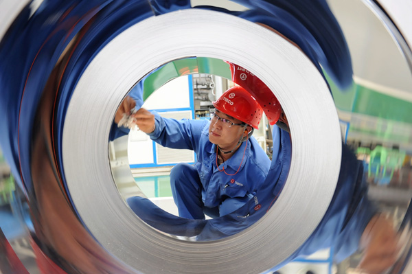 A technician inspects the surface of a stainless steel piece at a factory of Shanxi-based Taiyuan Iron and Steel (Group) Co, which is staking its future on its research and development efforts. ZHANG XUANYU / FOR CHINA DAILY A technician inspects the surface of a stainless steel piece at a factory of Shanxi-based Taiyuan Iron and Steel (Group) Co, which is staking its future on its research and development efforts. ZHANG XUANYU / FOR CHINA DAILY