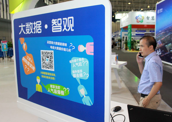 A man answers his mobile phone at a booth promoting big data during an industry expo in Nanjing, capital of Jiangsu province. ZHEN HUAI / FOR CHINA DAILY A man answers his mobile phone at a booth promoting big data during an industry expo in Nanjing, capital of Jiangsu province. ZHEN HUAI / FOR CHINA DAILY