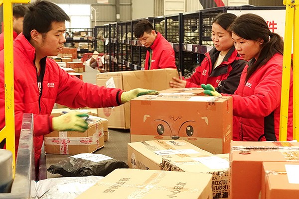 Workers sort packages after an online shopping spree in November in Fuyang, Anhui province. (Photo/China Daily) Workers sort packages after an online shopping spree in November in Fuyang, Anhui province. (Photo/China Daily)