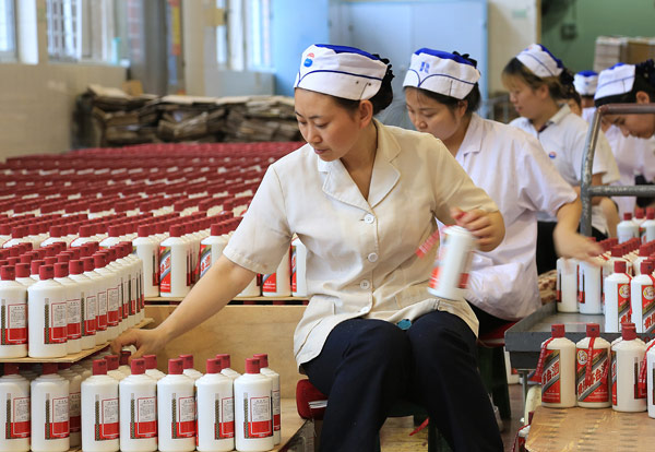 The production line of Kweichow Moutai Co in Renhuai, Guizhou province. YANG JUN / CHINA DAILY The production line of Kweichow Moutai Co in Renhuai, Guizhou province. YANG JUN / CHINA DAILY