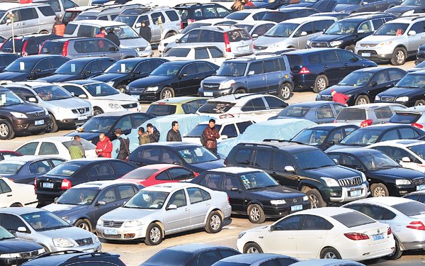 Cars await sale at a used car trading market in Dalian, Liaoning province. LIU DEBIN / CHINA DAILY Cars await sale at a used car trading market in Dalian, Liaoning province. LIU DEBIN / CHINA DAILY