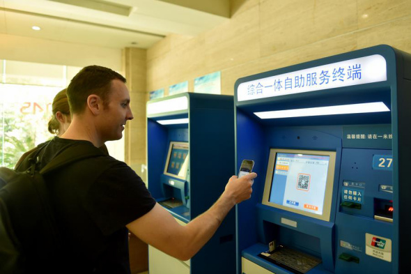 A foreigner pays his medical fees by scanning the QR code on a machine at the Second Affiliated Hospital of Zhejiang University School of Medicine in Hangzhou, Zhejiang province, on April 14, 2017. (Photo/Xinhua) A foreigner pays his medical fees by scanning the QR code on a machine at the Second Affiliated Hospital of Zhejiang University School of Medicine in Hangzhou, Zhejiang province, on April 14, 2017. (Photo/Xinhua)