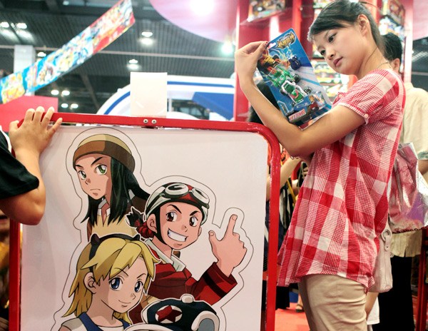A girl looks at Alpha toys at an exhibition in Beijing. PROVIDED TO CHINA DAILY A girl looks at Alpha toys at an exhibition in Beijing. PROVIDED TO CHINA DAILY