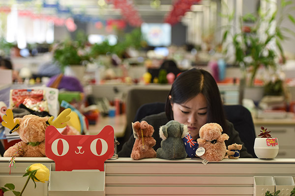 An employee of Alibaba Group communicates with an overseas client via internet at the company's headquarters in Hangzhou, capital of Zhejiang province. (Photo/Xinhua) An employee of Alibaba Group communicates with an overseas client via internet at the company's headquarters in Hangzhou, capital of Zhejiang province. (Photo/Xinhua)