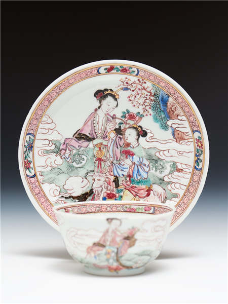 Chinese Export Porcelain Famille-Rose Tea Bowl and Saucer. Chinese Export Porcelain Famille-Rose Tea Bowl and Saucer.