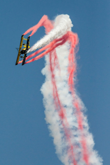 A biplane from AVIClub, a major general aviation club in China, spews contrails at a show in Anyang, Henan province, last month. (Photo/Xinhua) A biplane from AVIClub, a major general aviation club in China, spews contrails at a show in Anyang, Henan province, last month. (Photo/Xinhua)