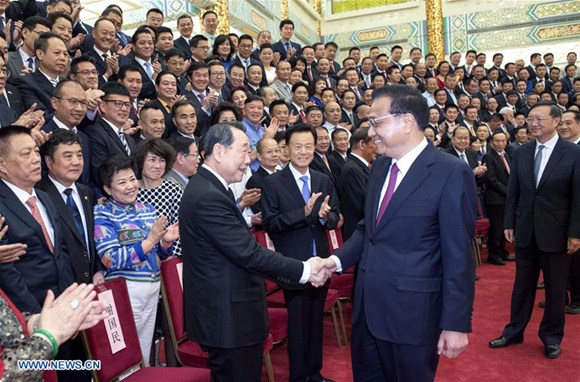 Chinese Premier Li Keqiang meets delegates at the second overseas Chinese industrial and commercial congress in Beijing, capital of China, June 12, 2017. (Xinhua/Li Xueren) Chinese Premier Li Keqiang meets delegates at the second overseas Chinese industrial and commercial congress in Beijing, capital of China, June 12, 2017. (Xinhua/Li Xueren)