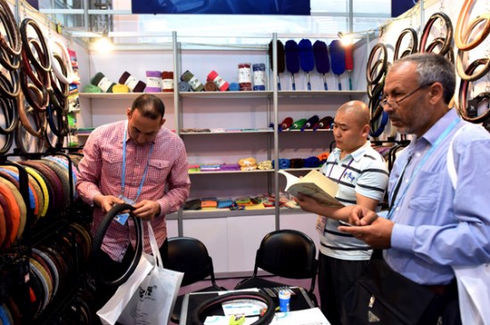 Attendees visit an auto parts stall at the Canton Fair, aka the China Import-Export Fair, in Guangdong province.(Photo: Xinhua/Lu Hanxin) Attendees visit an auto parts stall at the Canton Fair, aka the China Import-Export Fair, in Guangdong province.(Photo: Xinhua/Lu Hanxin)