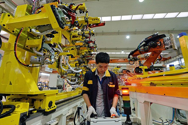 A technician of an industry park in Hefei, Anhui province, tests welding equipment to be exported to Belarus. (Photo/China Daily) A technician of an industry park in Hefei, Anhui province, tests welding equipment to be exported to Belarus. (Photo/China Daily)