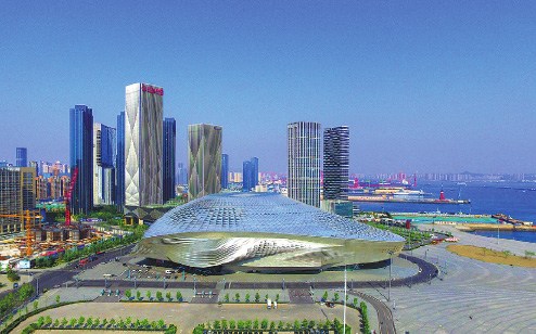 The Summer Davos Forum venue has become a landmark of the newly emerging Dalian Donggang Business District. (Photo by WANG HUA/CHINA DAILY) The Summer Davos Forum venue has become a landmark of the newly emerging Dalian Donggang Business District. (Photo by WANG HUA/CHINA DAILY)