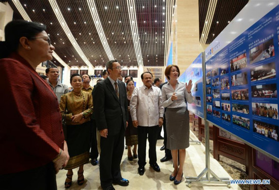 Delegates visit a photo exhibition of China-Laos cooperation in Vientiane, Laos, July 6, 2017. (Xinhua/Liu Ailun) Delegates visit a photo exhibition of China-Laos cooperation in Vientiane, Laos, July 6, 2017. (Xinhua/Liu Ailun)