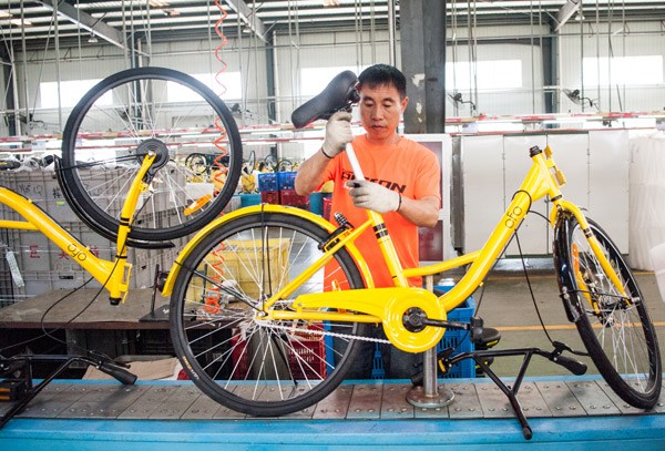 A worker assembles an Ofo bike at a plant in Tianjin. (Photo by Wang Weiwei/For China Daily) A worker assembles an Ofo bike at a plant in Tianjin. (Photo by Wang Weiwei/For China Daily)