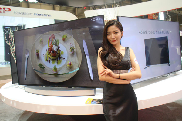 Smart TVs are displayed at the 2017 Appliance & Electronics World Expo in Shanghai. (Photo provided to China Daily) Smart TVs are displayed at the 2017 Appliance & Electronics World Expo in Shanghai. (Photo provided to China Daily)