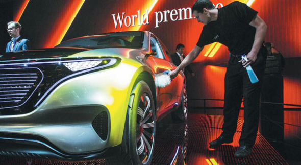 An employee cleans the new Mercedes EQ concept car during the press preview of the Paris Motor Show last year in France. (Photo by Christophe Morin/For China Daily) An employee cleans the new Mercedes EQ concept car during the press preview of the Paris Motor Show last year in France. (Photo by Christophe Morin/For China Daily)