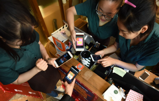 A restaurant in Hangzhou, Zhejiang province, uses King of Glory to attract more customers. The game has more than 200 million registered users. (Photo by Long Wei/For China Daily) A restaurant in Hangzhou, Zhejiang province, uses King of Glory to attract more customers. The game has more than 200 million registered users. (Photo by Long Wei/For China Daily)