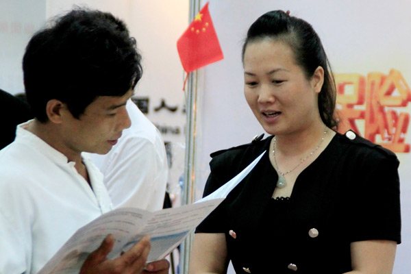A man examines an insurance policy brochure at an industry expo in Haikou, Hainan province. (Photo by Shi Yan/For China Daily) A man examines an insurance policy brochure at an industry expo in Haikou, Hainan province. (Photo by Shi Yan/For China Daily)