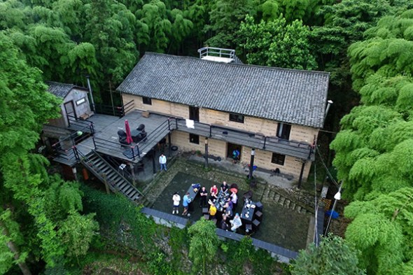 Guests at the Prodigy Outdoor Base, a hostel in Moganshan of Zhejiang province. (A Yuan/for China Daily) Guests at the Prodigy Outdoor Base, a hostel in Moganshan of Zhejiang province. (A Yuan/for China Daily)