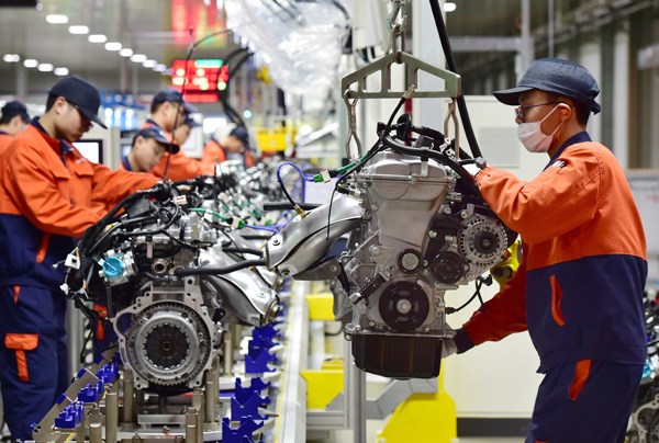 Technical workers assemble engines at a plant in Yiwu, Zhejiang province.(Photo provided for China Daily) Technical workers assemble engines at a plant in Yiwu, Zhejiang province.(Photo provided for China Daily)