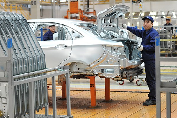 A worker at the production line of Beijing Automotive Industry Corp in Beijing. (Mai Tian/for China Daily) A worker at the production line of Beijing Automotive Industry Corp in Beijing. (Mai Tian/for China Daily)