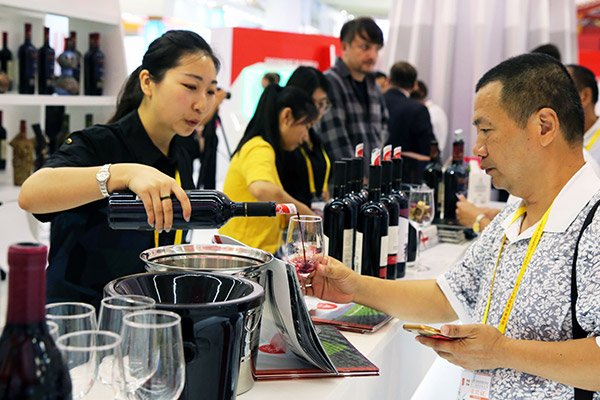 A stand from Georgia promotes wines at the International Investment Forum 2017 in Xiamen. (Photo/China Daily by Hu Meidong) A stand from Georgia promotes wines at the International Investment Forum 2017 in Xiamen. (Photo/China Daily by Hu Meidong)