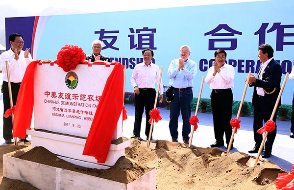 U.S. Ambassador Terry Branstad, center, Hebei Party chief Zhao Kezhi, second from right, and Qu Dongyu, third from left, vice-minister of agriculture, are among officials launch the China-U.S. Friendship Demonstration Farm in Luanping county, North China's Hebei province on Sept 23, 2017. ZOU HONG / CHINA DAILY U.S. Ambassador Terry Branstad, center, Hebei Party chief Zhao Kezhi, second from right, and Qu Dongyu, third from left, vice-minister of agriculture, are among officials launch the China-U.S. Friendship Demonstration Farm in Luanping county, North China's Hebei province on Sept 23, 2017. ZOU HONG / CHINA DAILY