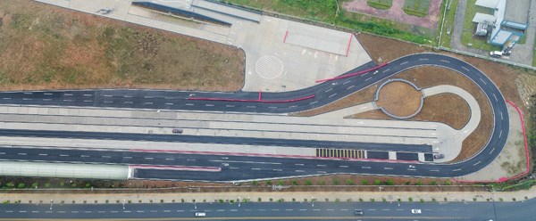 Dongfeng Renault Automobile Co's vehicle test track completed the first phase of its research and development center in Wuhan, capital of central Hubei province. (Photo provided to chinadaily.com.cn) Dongfeng Renault Automobile Co's vehicle test track completed the first phase of its research and development center in Wuhan, capital of central Hubei province. (Photo provided to chinadaily.com.cn)