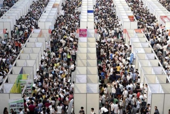From 2013 to 2016, China's unemployment rate in 31 major cities stabilized at around 5 percent. /Xinhua Photo From 2013 to 2016, China's unemployment rate in 31 major cities stabilized at around 5 percent. /Xinhua Photo