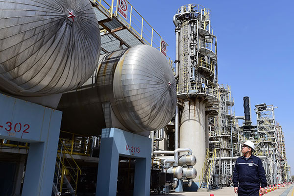 A PetroChina technician inspects equipment at an oil refinery in Fushun, Liaoning province. The company's revenue for the third quarter rose 17 percent from a year ago.YANG QING/XINHUA A PetroChina technician inspects equipment at an oil refinery in Fushun, Liaoning province. The company's revenue for the third quarter rose 17 percent from a year ago.YANG QING/XINHUA