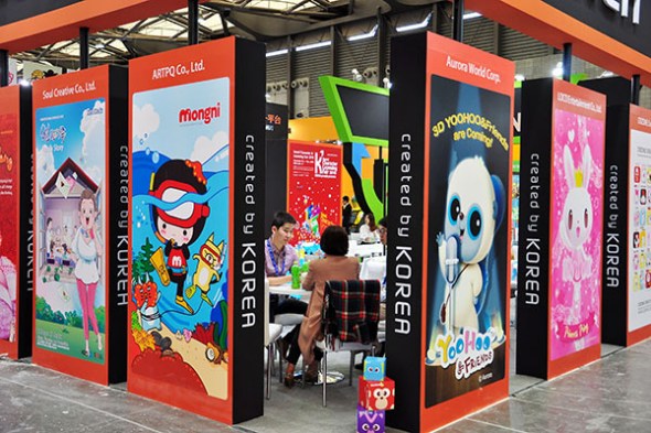 Just one of the hundreds of booths at the China Licensing Expo in Shanghai. The event is seen as an effective platform to explore and develop licensing businesses in China. (ZHOU DONGCHAO/CHINA DAILY) Just one of the hundreds of booths at the China Licensing Expo in Shanghai. The event is seen as an effective platform to explore and develop licensing businesses in China. (ZHOU DONGCHAO/CHINA DAILY)