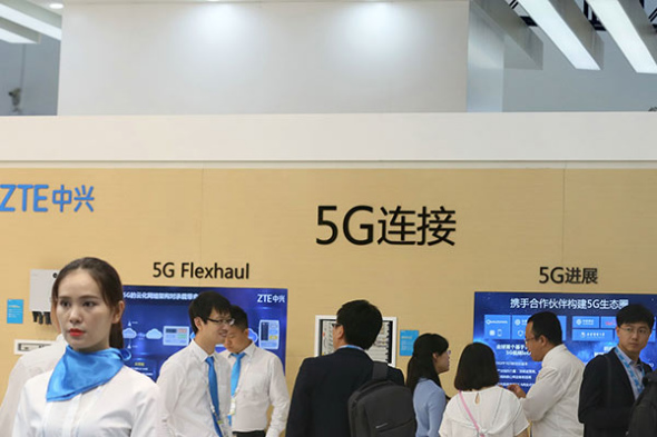 Visitors check information about 5G services at the booth of ZTE Corp at the PT/Expo China 2017 in Beijing. (A QING/CHINA DAILY) Visitors check information about 5G services at the booth of ZTE Corp at the PT/Expo China 2017 in Beijing. (A QING/CHINA DAILY)