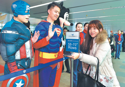 Workers in superhero costumes wave goodbye to passengers boarding Flight MF849, a direct service between Fuzhou, Fujian province, and New York. (Photo: Xinhua/Song Weiwei) Workers in superhero costumes wave goodbye to passengers boarding Flight MF849, a direct service between Fuzhou, Fujian province, and New York. (Photo: Xinhua/Song Weiwei)