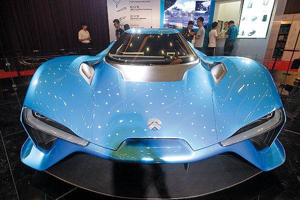 Visitors check out a NIO EP9 electric vehicles stand on display at an auto show in Beijing.(Fan Jiashan/China Daily) Visitors check out a NIO EP9 electric vehicles stand on display at an auto show in Beijing.(Fan Jiashan/China Daily)