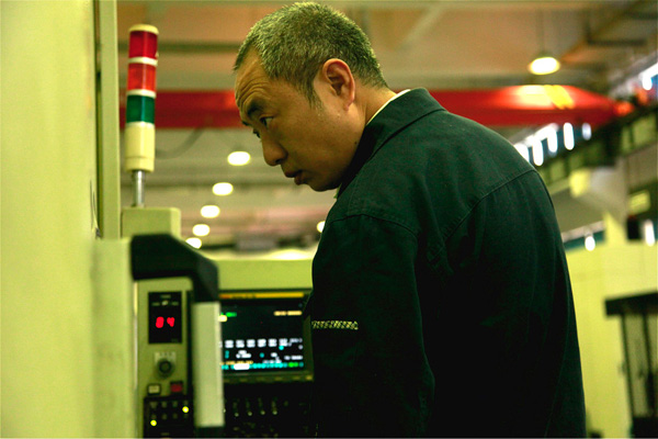 Liu Ping, a computer numerically controlled (CNC) machine tool operator working at Chongqing Chuanyi Control Valve Co Ltd, is pictured at the company's workshop on Nov 14, 2017. (Photo:chinadaily.com.cn/Zhu Lingqing) Liu Ping, a computer numerically controlled (CNC) machine tool operator working at Chongqing Chuanyi Control Valve Co Ltd, is pictured at the company's workshop on Nov 14, 2017. (Photo:chinadaily.com.cn/Zhu Lingqing)