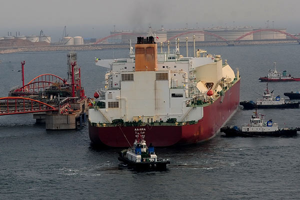 An LNG container ship docks at Dalian port, Liaoning province. China is importing more natural gas to satisfy the rising demand for cleaner fuel. (Photo/Xinhua) An LNG container ship docks at Dalian port, Liaoning province. China is importing more natural gas to satisfy the rising demand for cleaner fuel. (Photo/Xinhua)