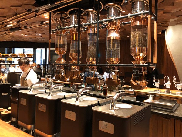 The HKRI Taikoo Hui is also the location of the newly opened Starbucks Reserve Roastery in China. (Photo by Wang Zhuoqiong/chinadaily.com.cn) The HKRI Taikoo Hui is also the location of the newly opened Starbucks Reserve Roastery in China. (Photo by Wang Zhuoqiong/chinadaily.com.cn)