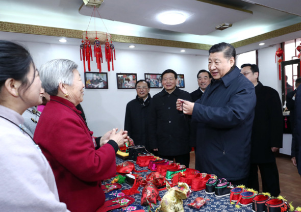 President Xi Jinping speaks with villager Wang Xiuying, 80, who made a herbal sachet that he admired and wanted to buy in the Xuzhou village of Mazhuang in Jiangsu province on Tuesday. Xi, on an inspection tour, paid 30 yuan ($4.50) for the sachet. (Photo/Xinhua) President Xi Jinping speaks with villager Wang Xiuying, 80, who made a herbal sachet that he admired and wanted to buy in the Xuzhou village of Mazhuang in Jiangsu province on Tuesday. Xi, on an inspection tour, paid 30 yuan ($4.50) for the sachet. (Photo/Xinhua)