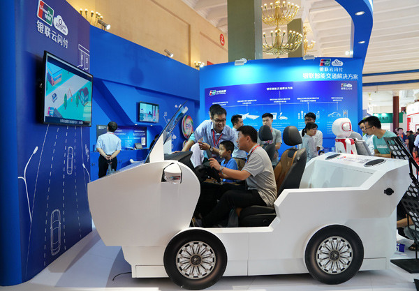 Visitors experience smart transportation services at a recent fintech exhibition in Beijing. (Photo/Xinhua) Visitors experience smart transportation services at a recent fintech exhibition in Beijing. (Photo/Xinhua)