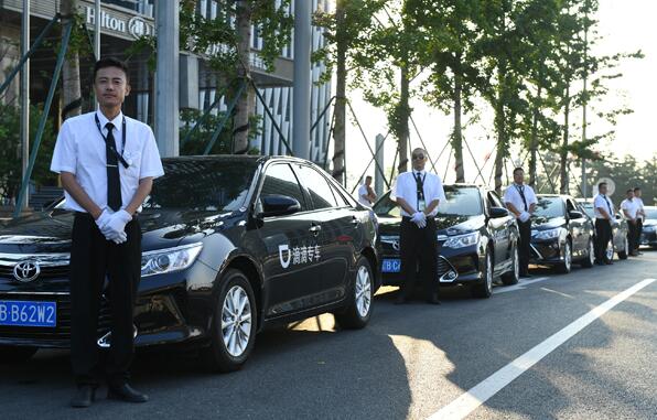 Drivers of cars provided by Didi wait outside a hotel in Dalian, Liaoning province. The ride-hailing firm is set to further expand overseas with the backing of major investors. (Photo by Chen Yihang/For China Daily) Drivers of cars provided by Didi wait outside a hotel in Dalian, Liaoning province. The ride-hailing firm is set to further expand overseas with the backing of major investors. (Photo by Chen Yihang/For China Daily)