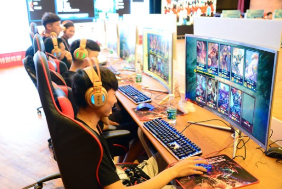 Top gaming players from different cities gathered in Wuhan, capital of Hubei province, to play in a League of Legends competition in September 2016. (Photo provided to China Daily) Top gaming players from different cities gathered in Wuhan, capital of Hubei province, to play in a League of Legends competition in September 2016. (Photo provided to China Daily)